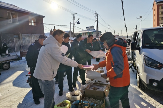 1765352272575667.jpg 舌尖不碰“紅線” 生態(tài)方有“底線” 泉林公司開展野生動物保護(hù)普法宣傳活動(1).jpg