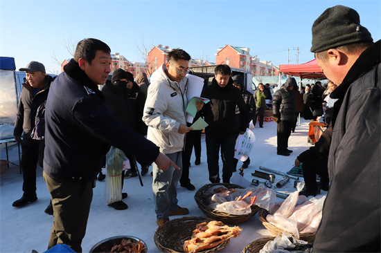 1765352280580908.jpg 舌尖不碰“紅線” 生態(tài)方有“底線” 泉林公司開展野生動物保護(hù)普法宣傳活動(3).jpg